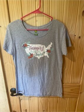 John Deere Women's Gray 'Farmers Feeding America' Graphic Tee